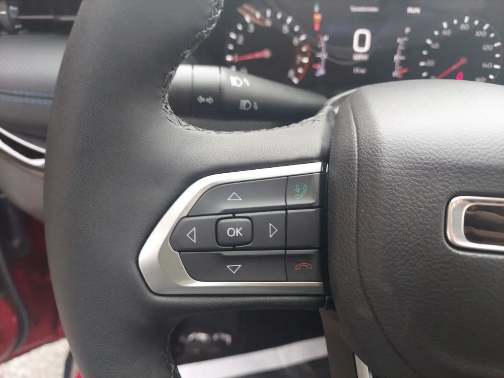 New 2026 Red Hot Pearlcoat Jeep Latitude image 12