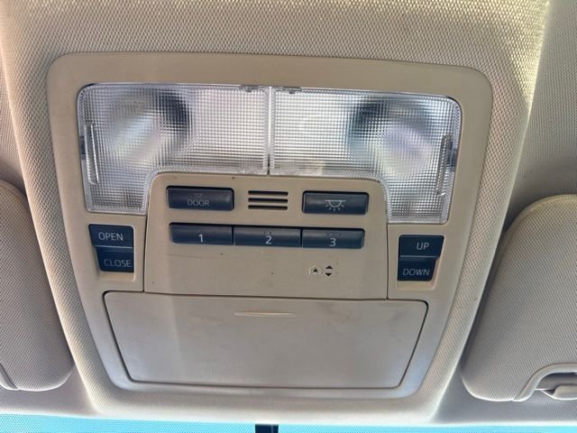 Used 2016 Red Toyota XLE V6 image 24