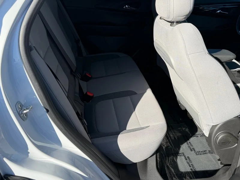 Used 2024 Summit White Chevrolet LT image 17