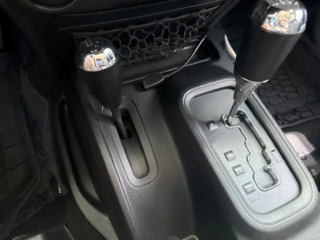Used 2017  Jeep Sport image 18