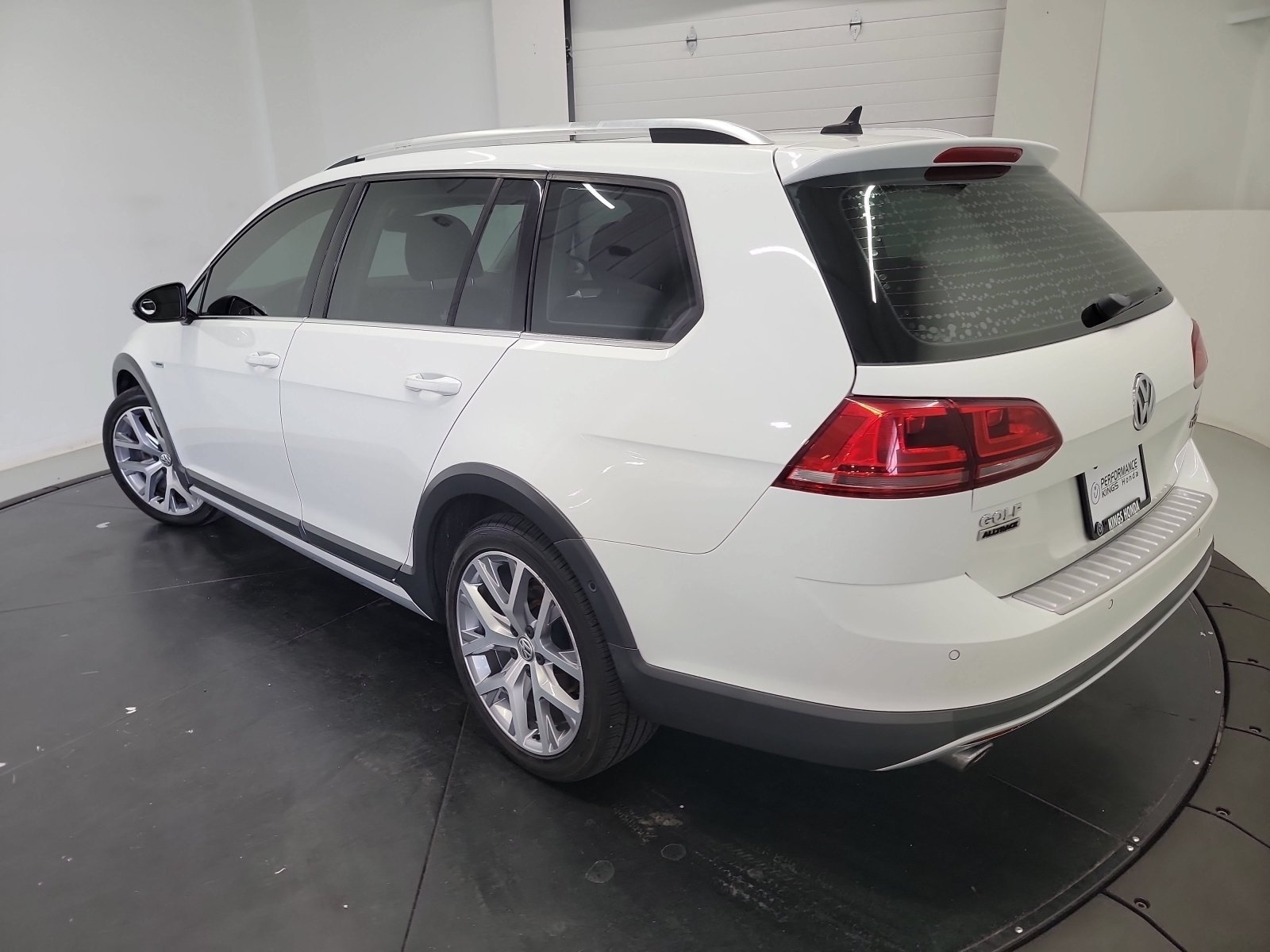 Used 2017 Pure White Volkswagen SEL image 8