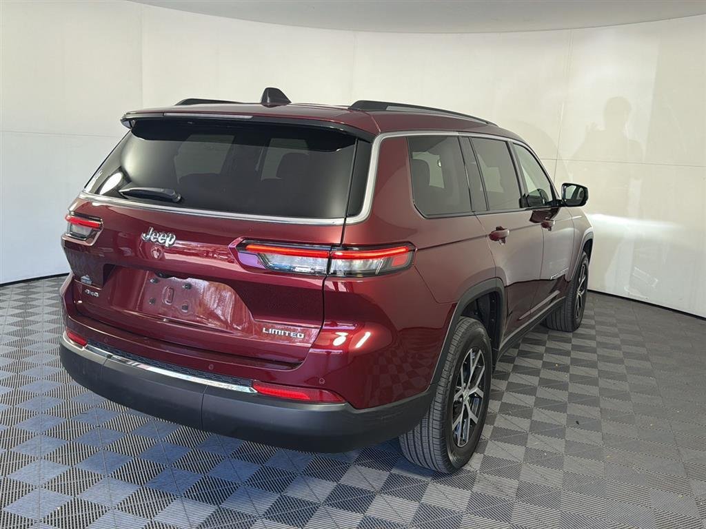 Used 2023 Velvet Red Pearlcoat Jeep Limited image 4