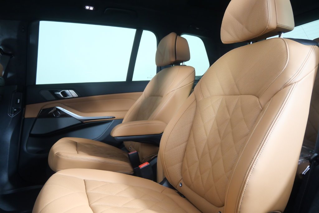 New 2027 Mineral White Metallic BMW xDrive40i image 17