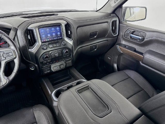 Used 2022 Iridescent Pearl Tricoat Chevrolet RST image 24