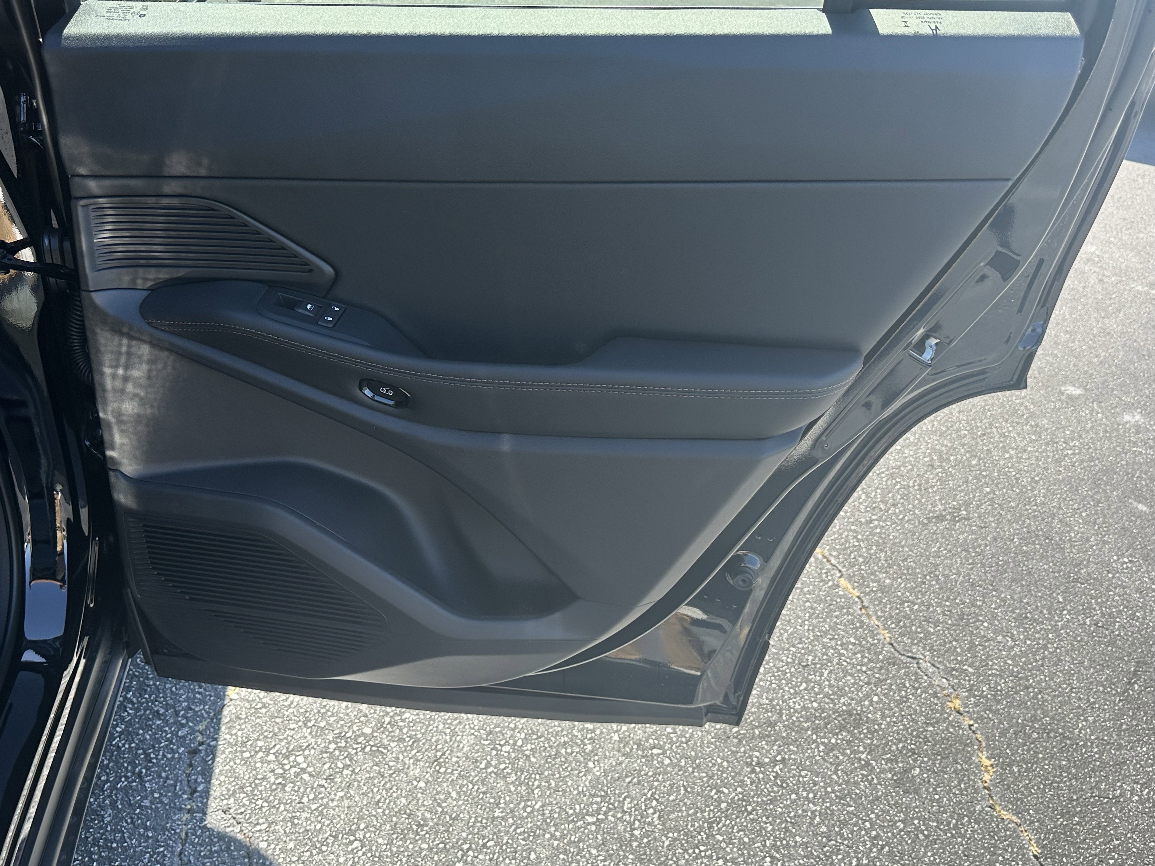 New 2026 Diamond Black Crystal Pearl-Coat Exterior Paint Jeep Limited image 17
