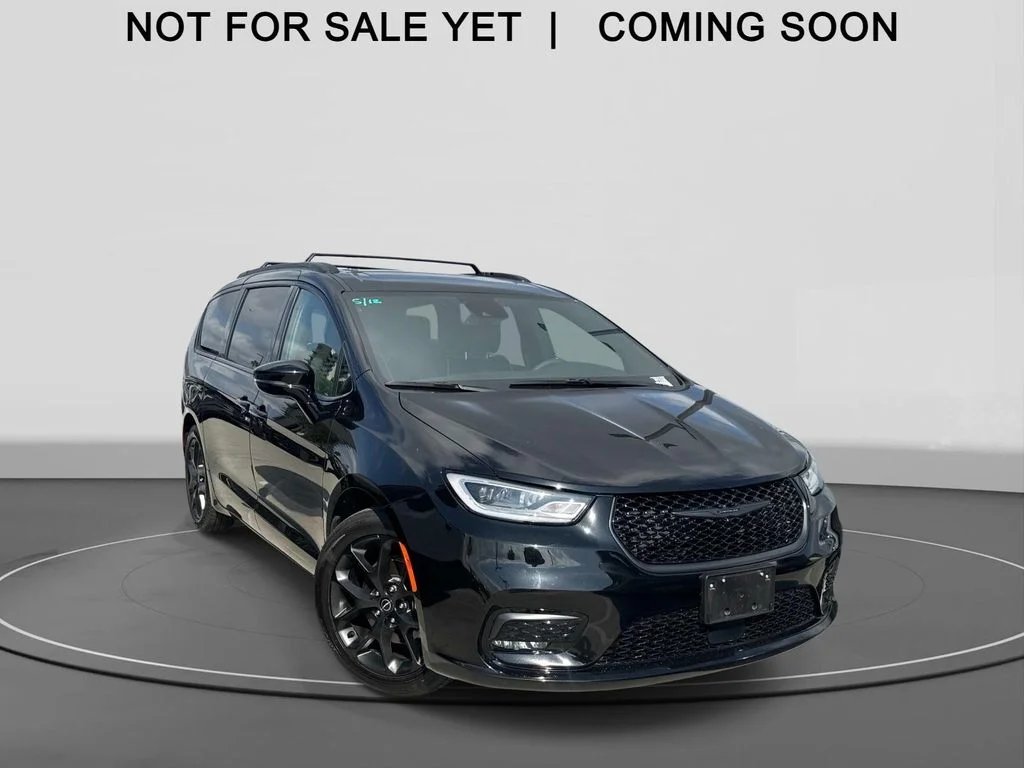 2025 Chrysler Pacifica Limited's photo