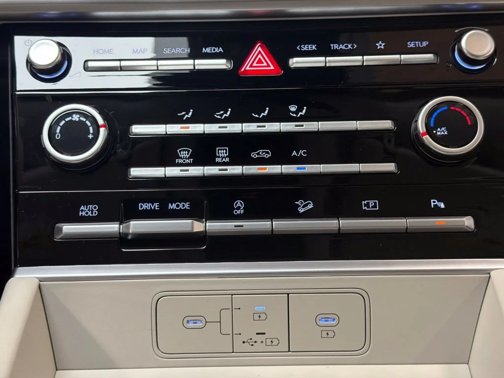 New 2027 Shimmering Silver Hyundai SE image 17