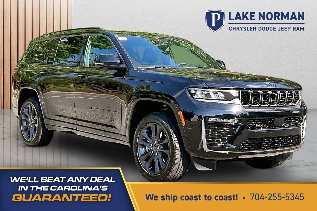 New 2026 Diamond Black Crystal Pearl-Coat Exterior Paint Jeep Limited image 1