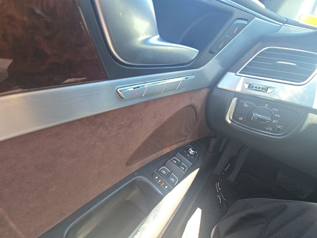 Used 2014  Audi 4.0T image 22