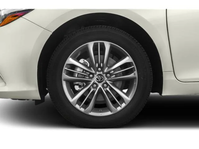 Used 2015  Toyota SE image 12