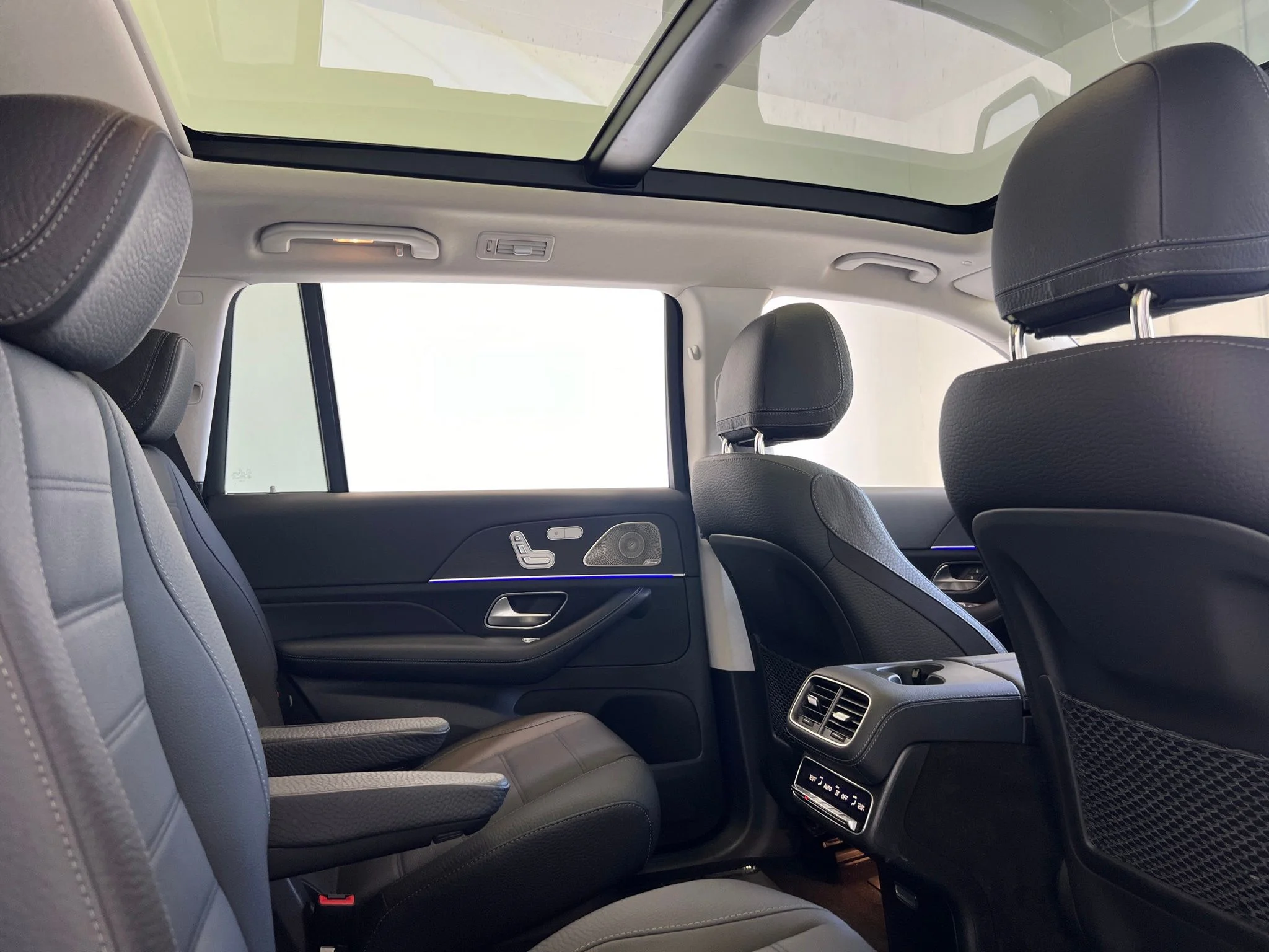 Used 2023 White Mercedes-Benz GLS 580 image 25