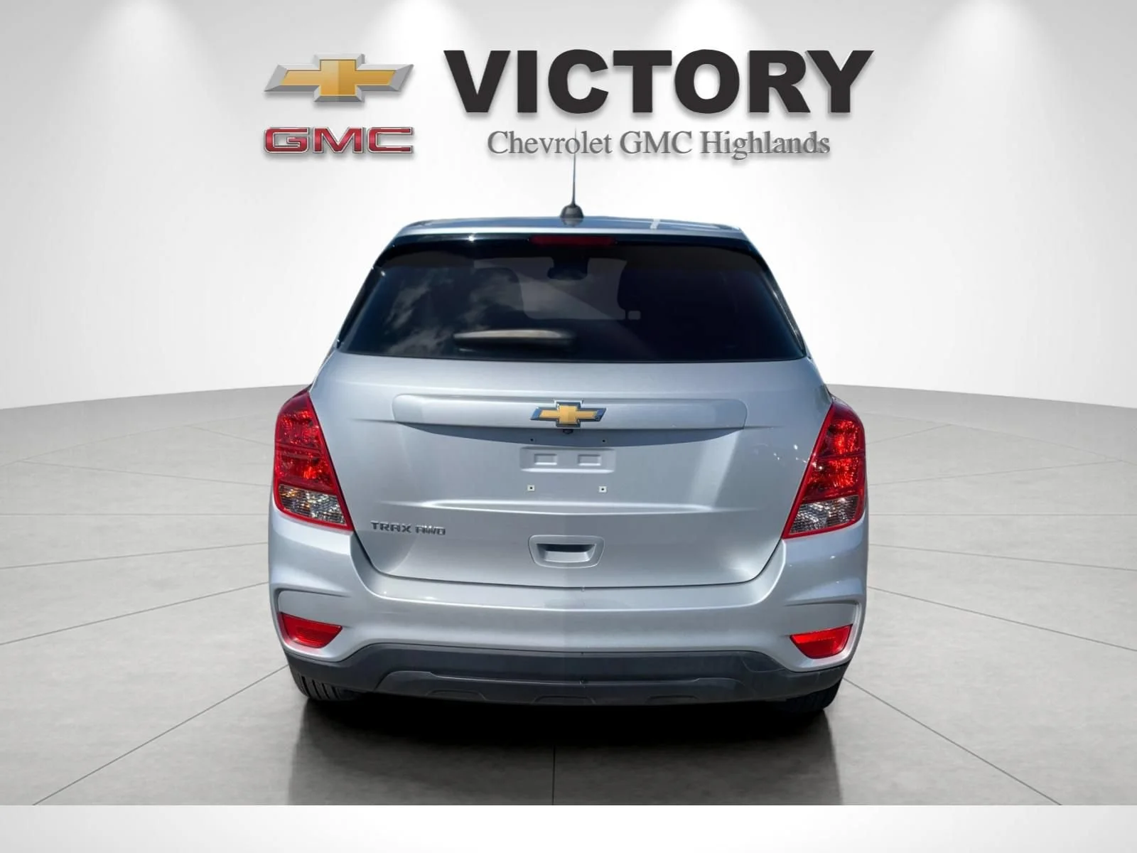 Used 2022 Silver Ice Metallic Chevrolet LS image 4