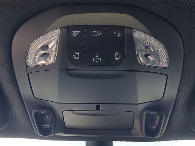 New 2026 Diamond Black Crystal Pearl-Coat Exterior Paint Chrysler Limited image 28