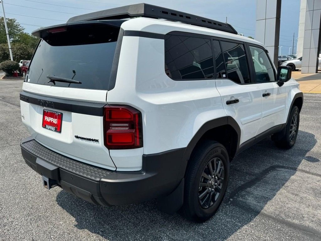 Used 2025 White Toyota 1958 image 3