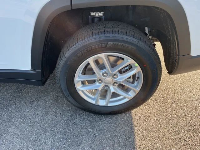 New 2026 Bright White Clearcoat Jeep Laredo image 22