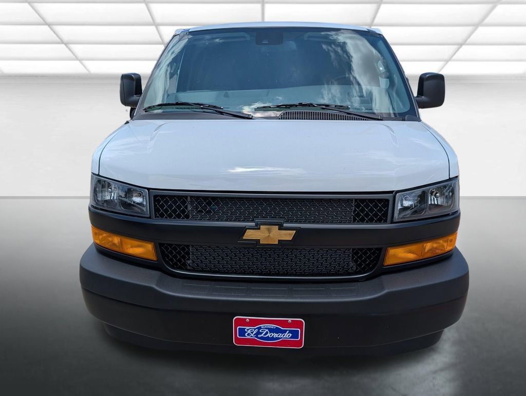 New 2026 Summit White Chevrolet WT image 18