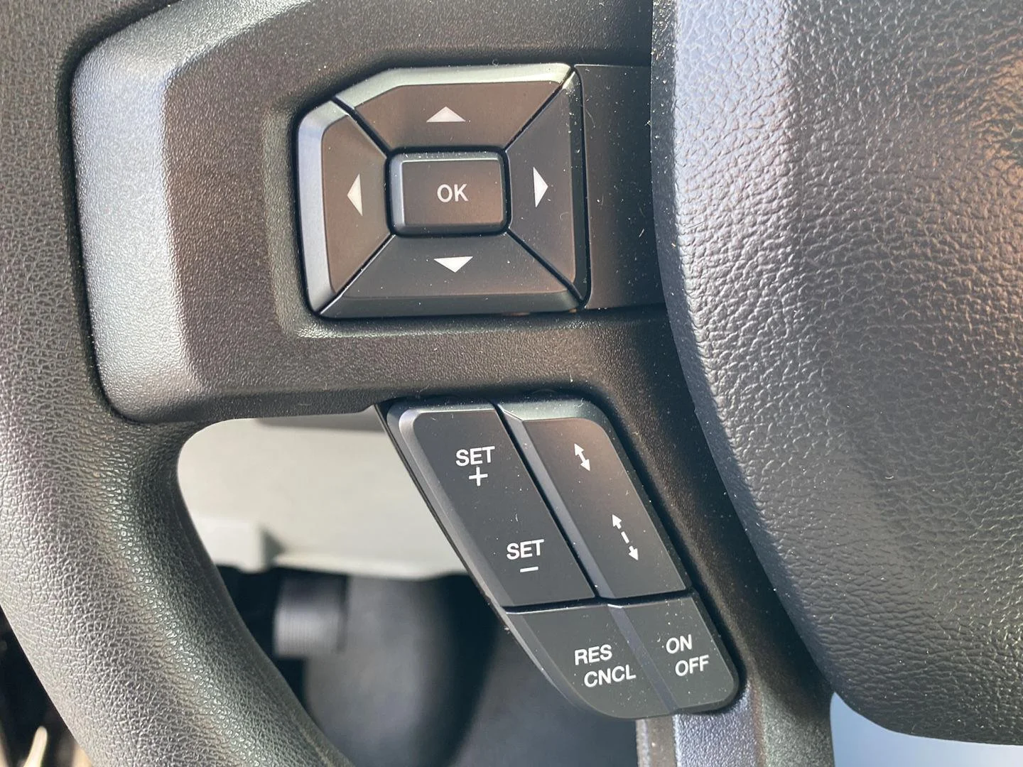 Used 2027 Wh Ford  image 16