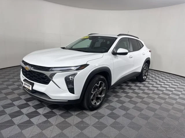 Used 2025 Summit White Chevrolet LT image 7