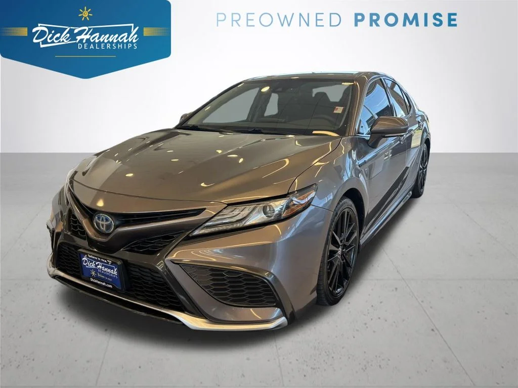 2021 Toyota Camry XSE Hybrid's photo