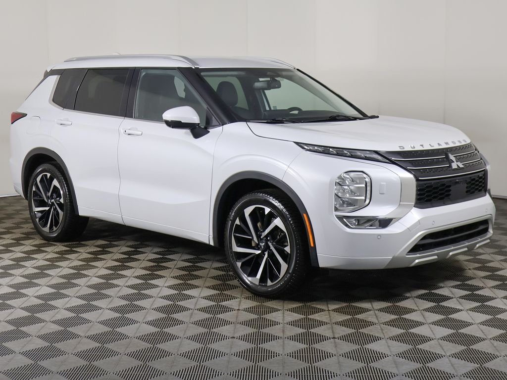 Used 2022 White Mitsubishi SEL image 2