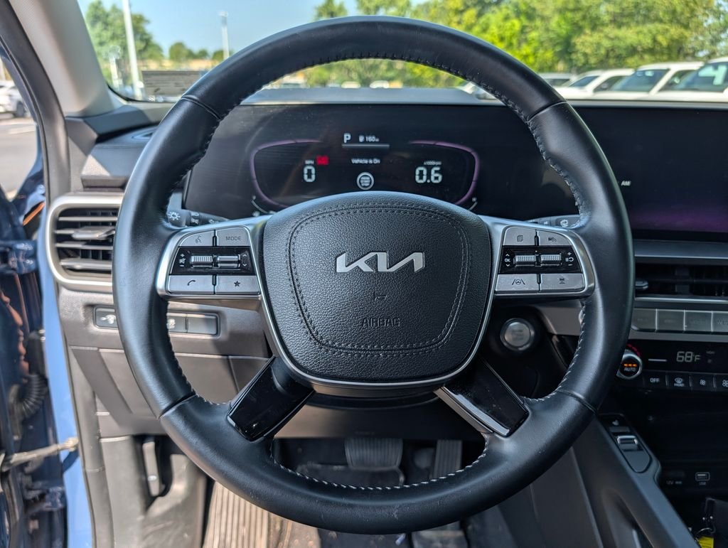 Used 2023 Black Kia S image 23