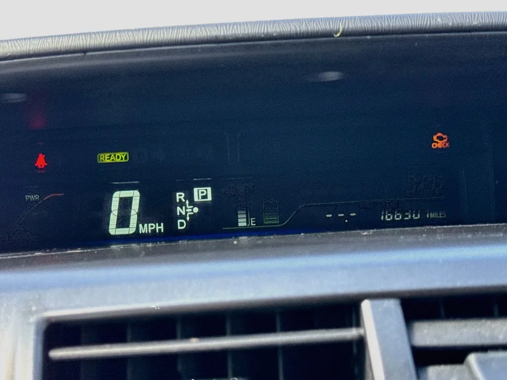 Used 2014 Gray Toyota Three image 14