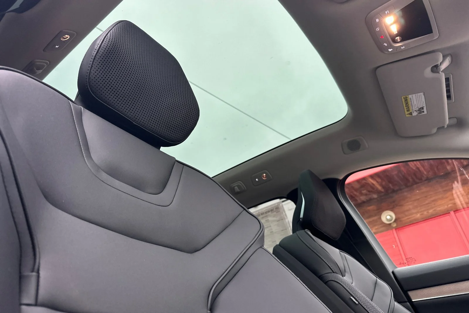 2025 Volvo EX90 Ultra - Photo 15