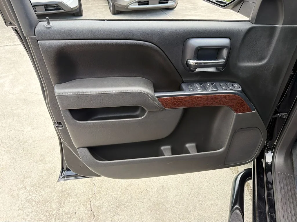 Used 2016 Black GMC SLE image 17