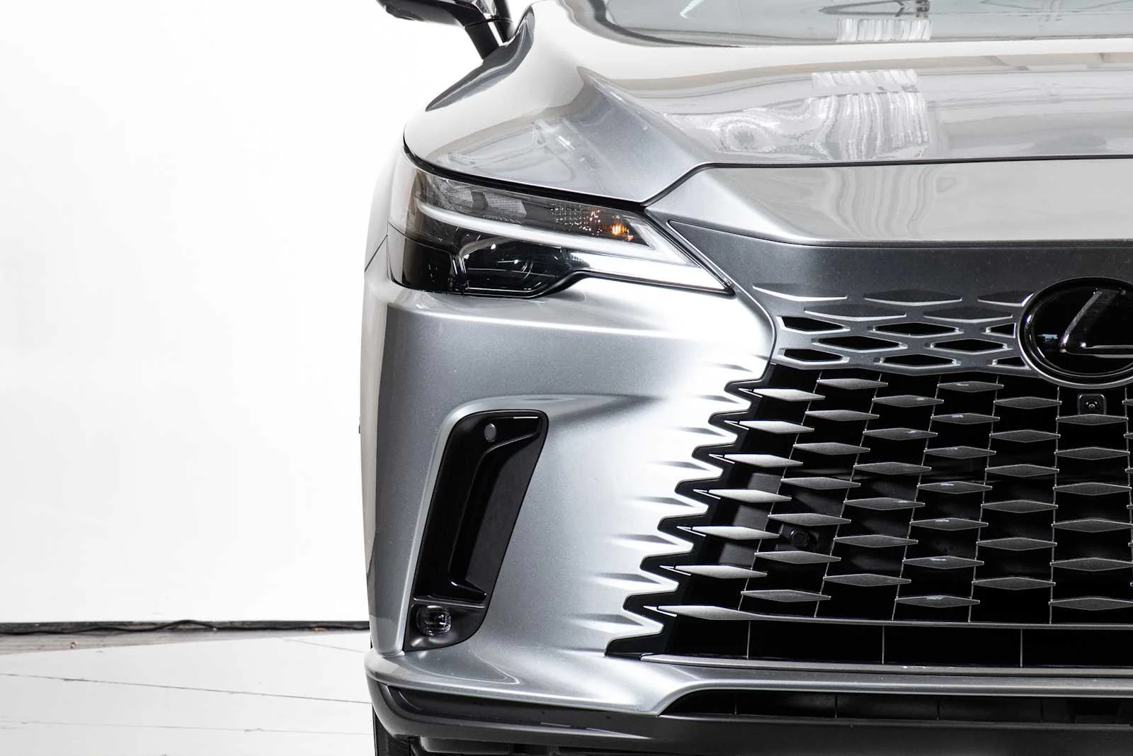 Certified Used 2024 Iridium Lexus Premium Plus image 11