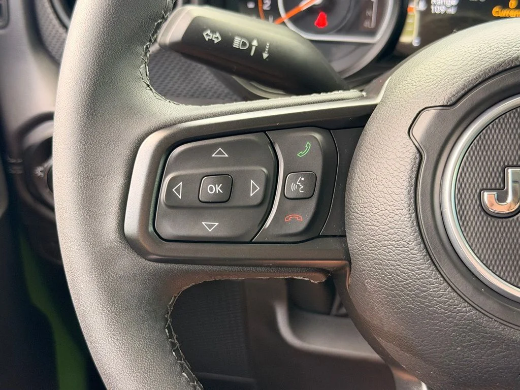 Used 2025  Jeep Rubicon image 33