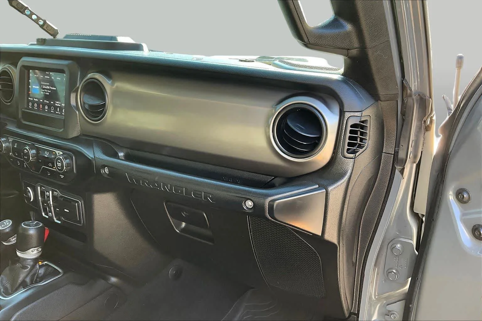 Used 2018 Sting-Gray Clearcoat Jeep Sport S image 18