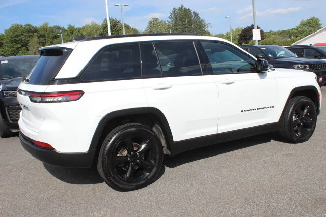 Used 2023 White Jeep Altitude X image 29