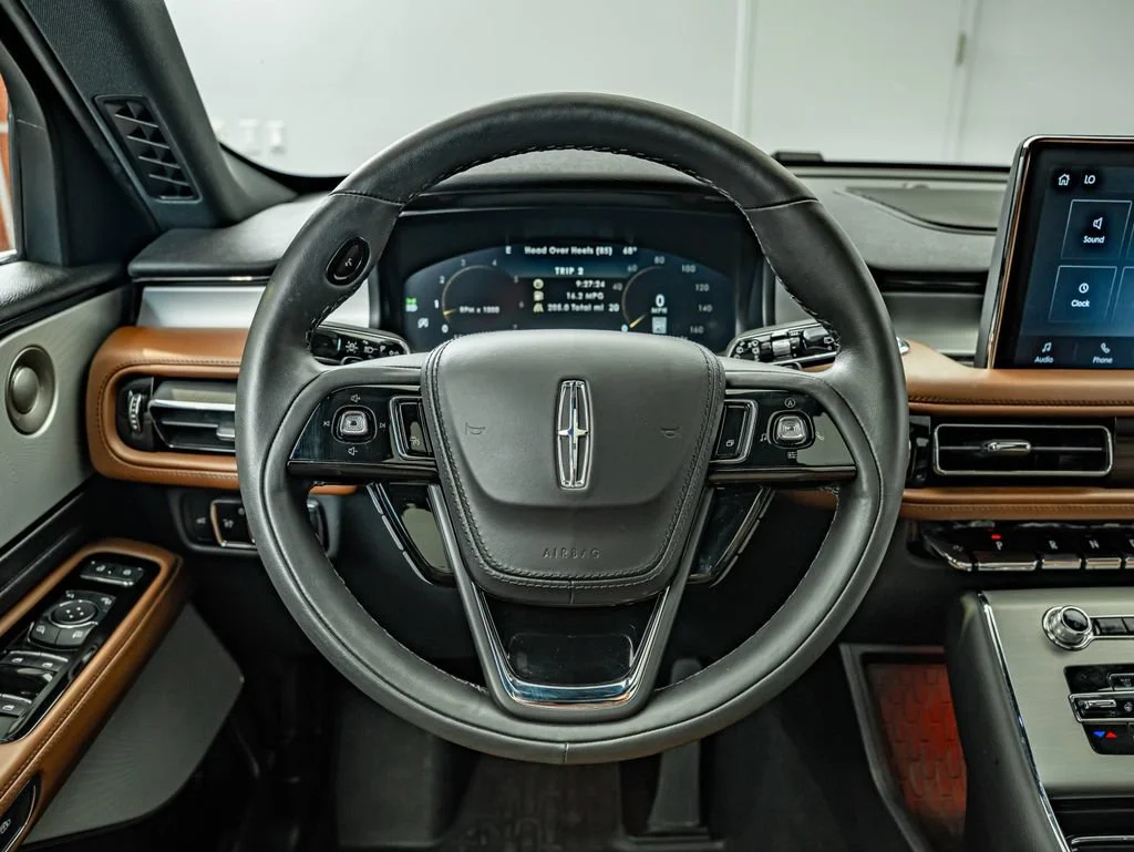 Used 2024 Ceramic Pearl Metallic Tri-Coat Lincoln Reserve image 24