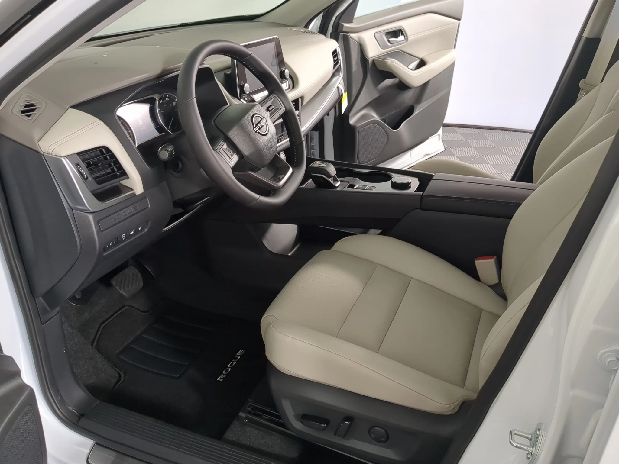 New 2027 Everest White Pearl Tricoat Nissan SV image 10