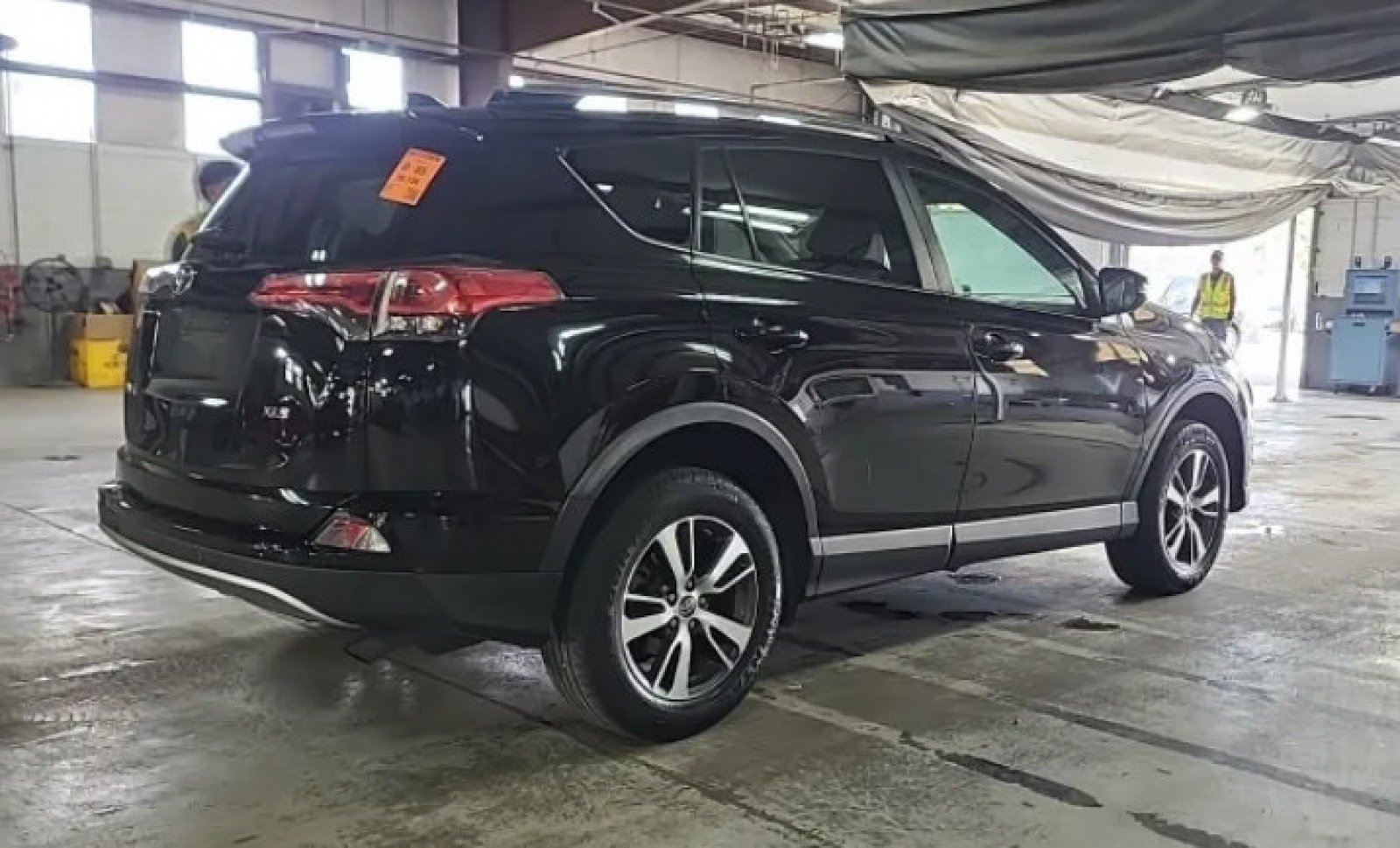 Used 2018 Black Toyota XLE image 3