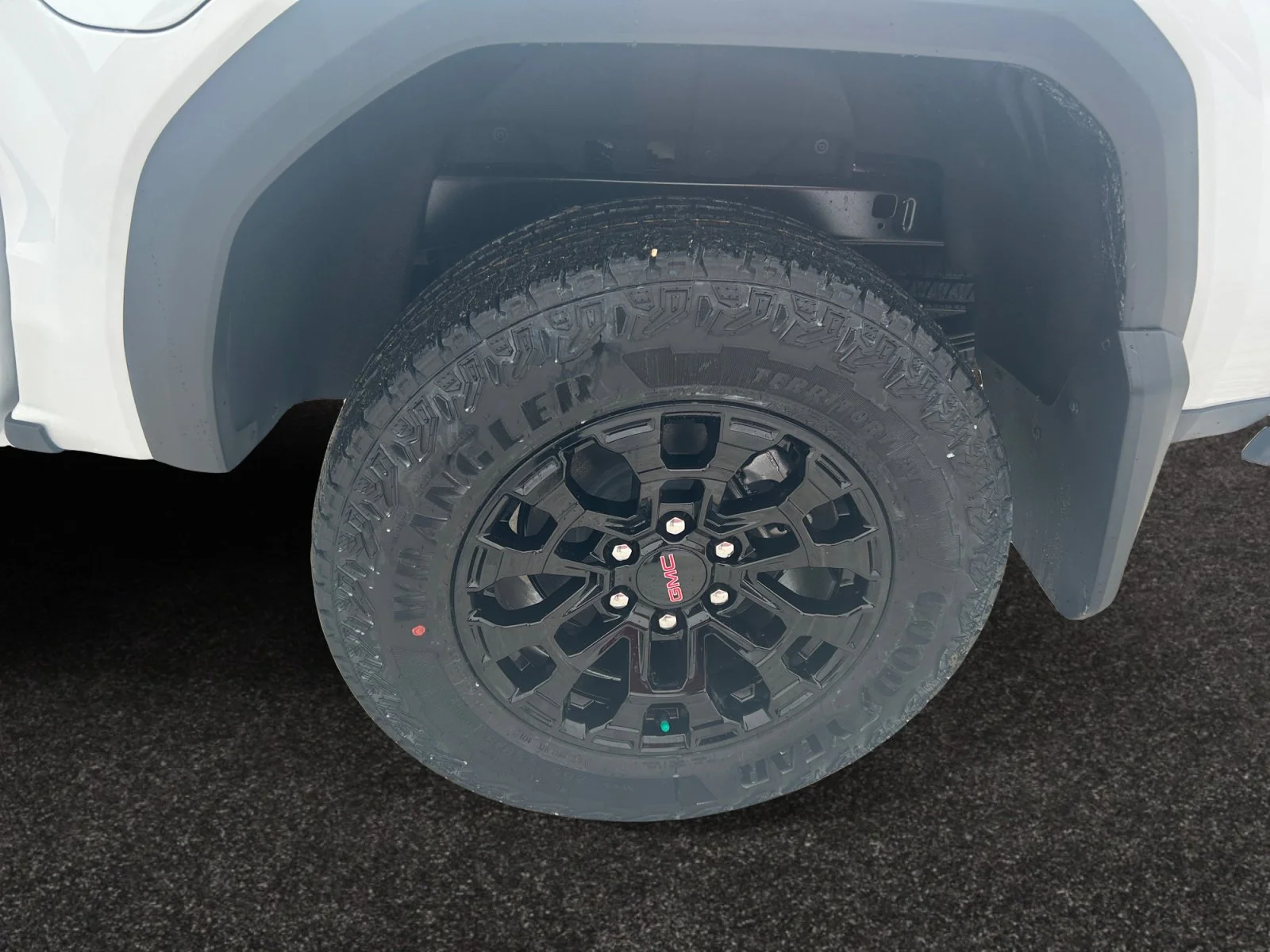 New 2026 Summit White GMC Elevation image 9