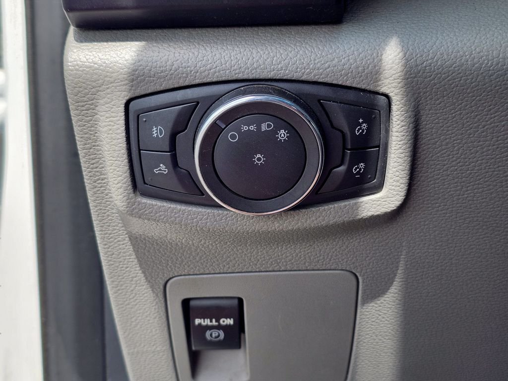 Used 2020 White Ford XL image 19