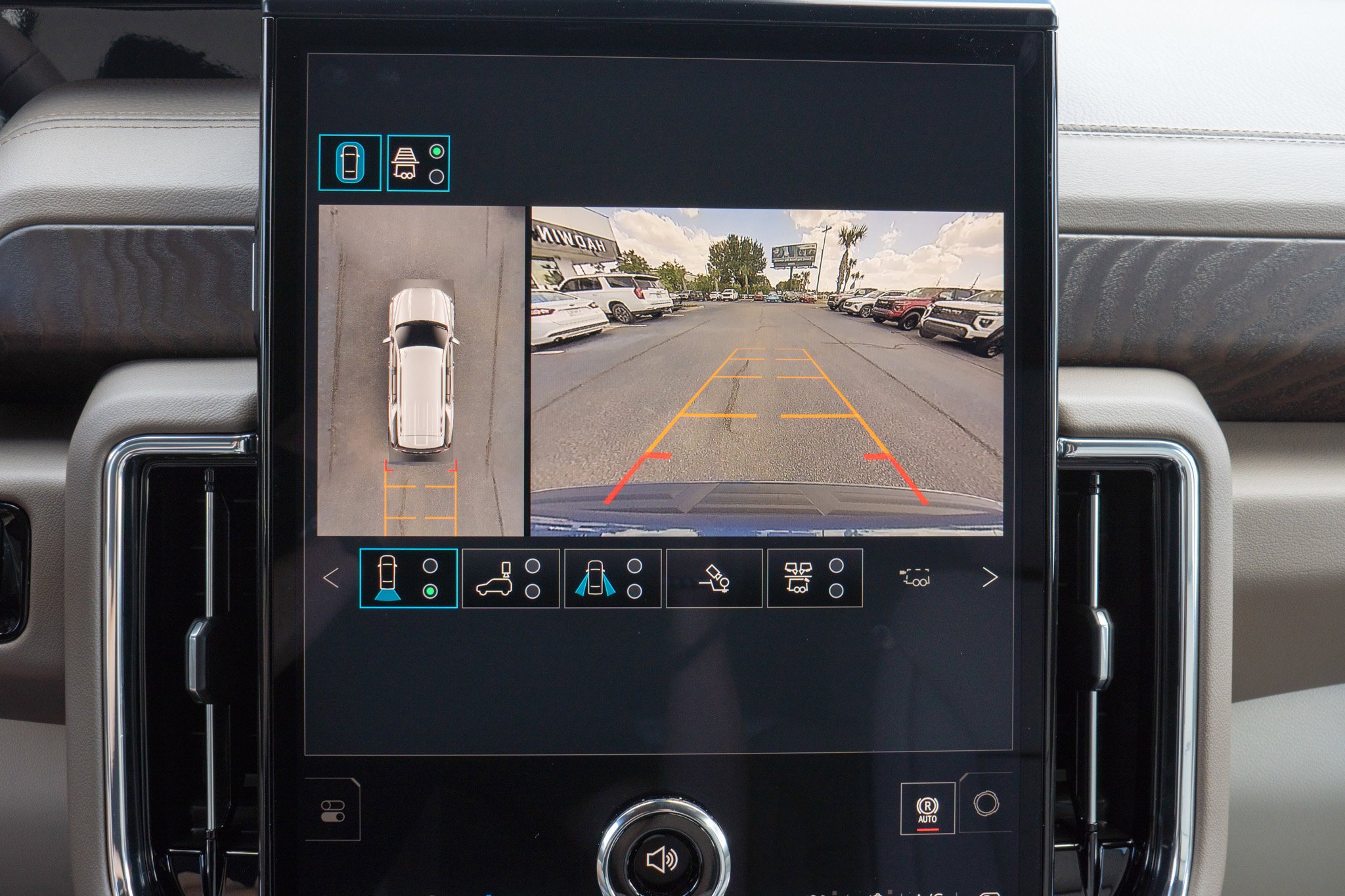 2026 GMC Yukon Denali - Photo 19