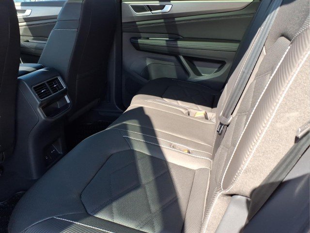 New 2026 Silver Mist Metallic Volkswagen SE w/Technology 4M image 12