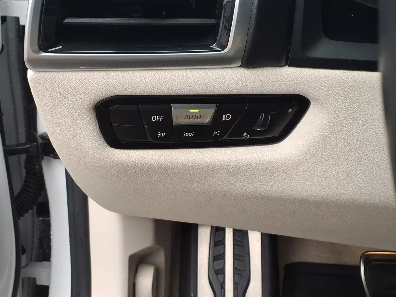 Used 2020 Mineral White Metallic BMW M850i image 24