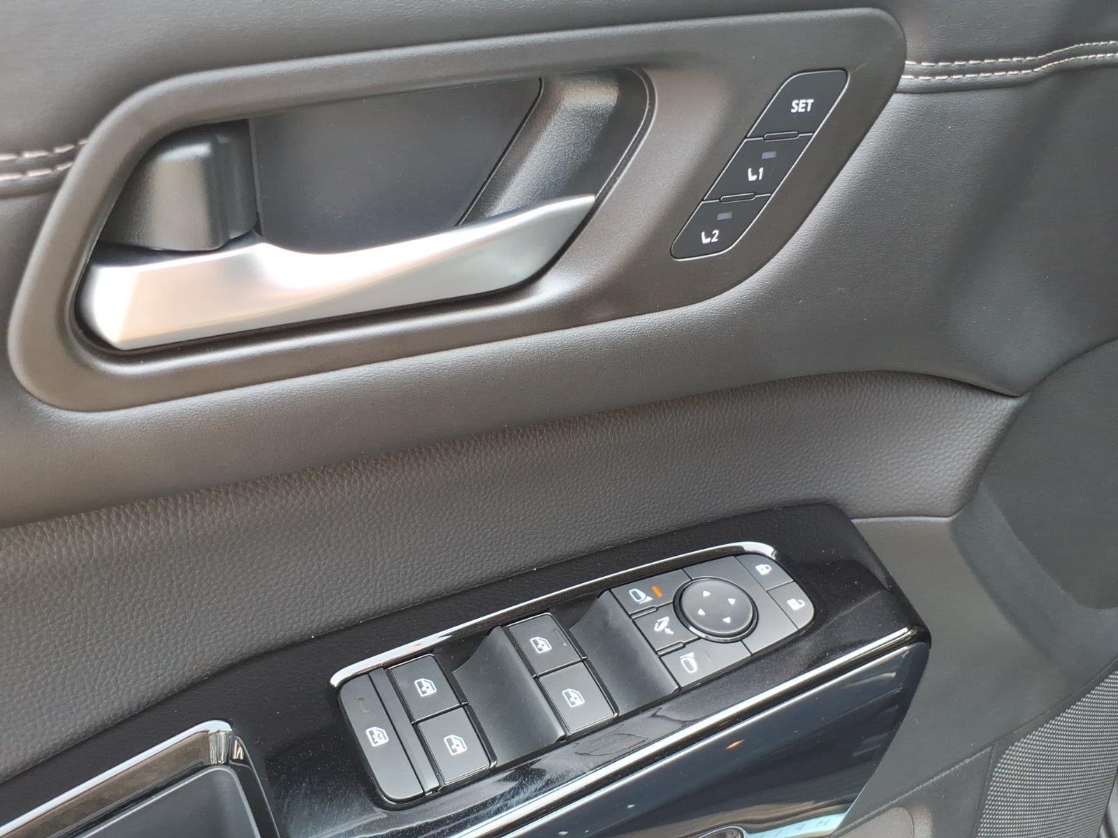 New 2026 Super Black Nissan Platinum image 12