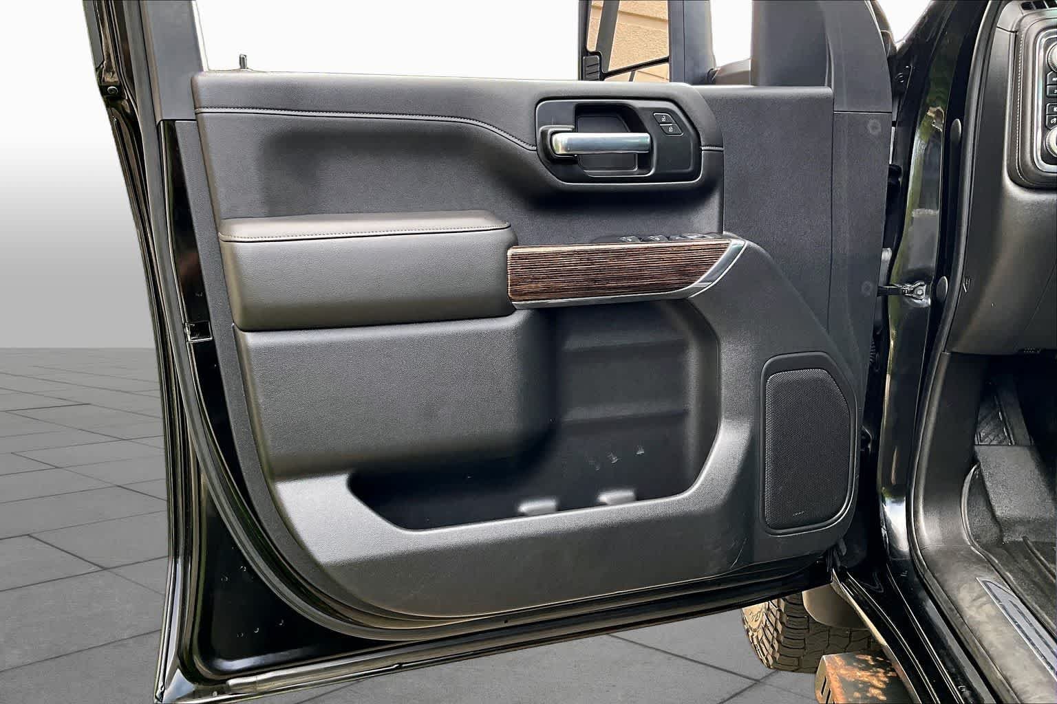 Used 2020 Onyx Black GMC SLE image 22