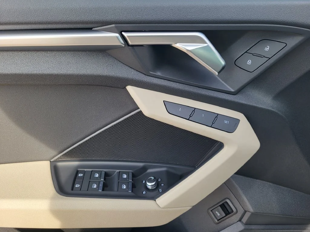 Used 2022 White Audi  image 15