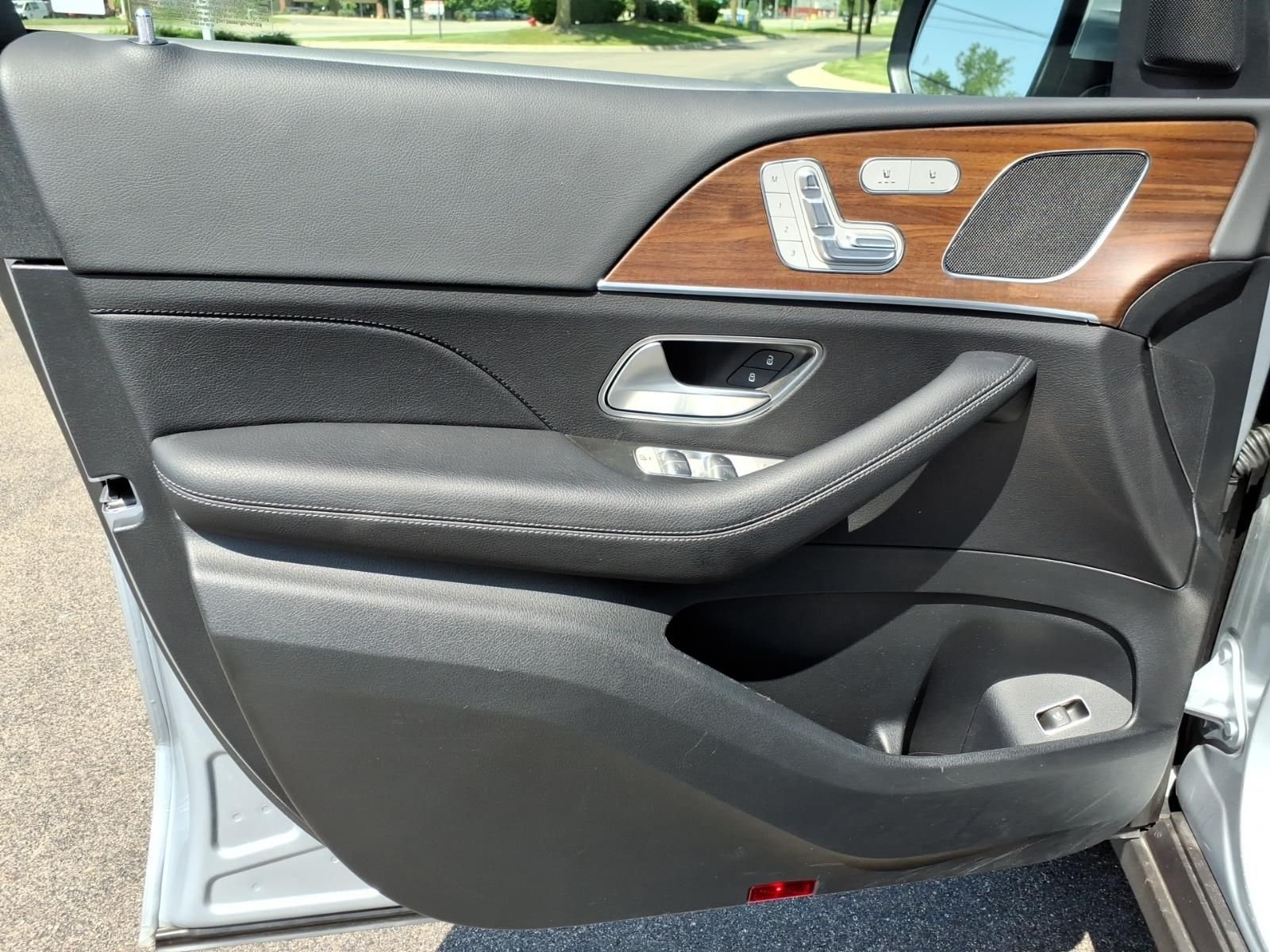 Certified Used 2025  Mercedes-Benz GLE 350 image 16
