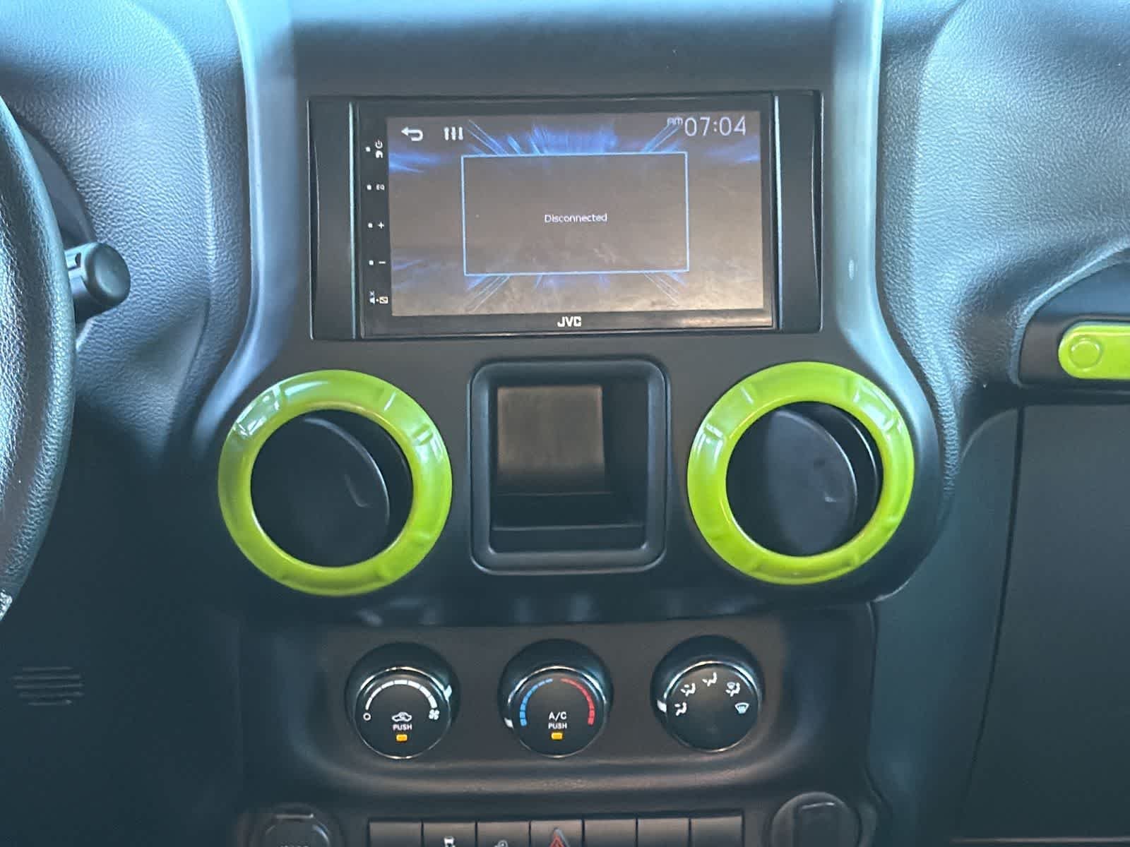 Used 2016 Hypergreen Clearcoat Jeep Sport image 27