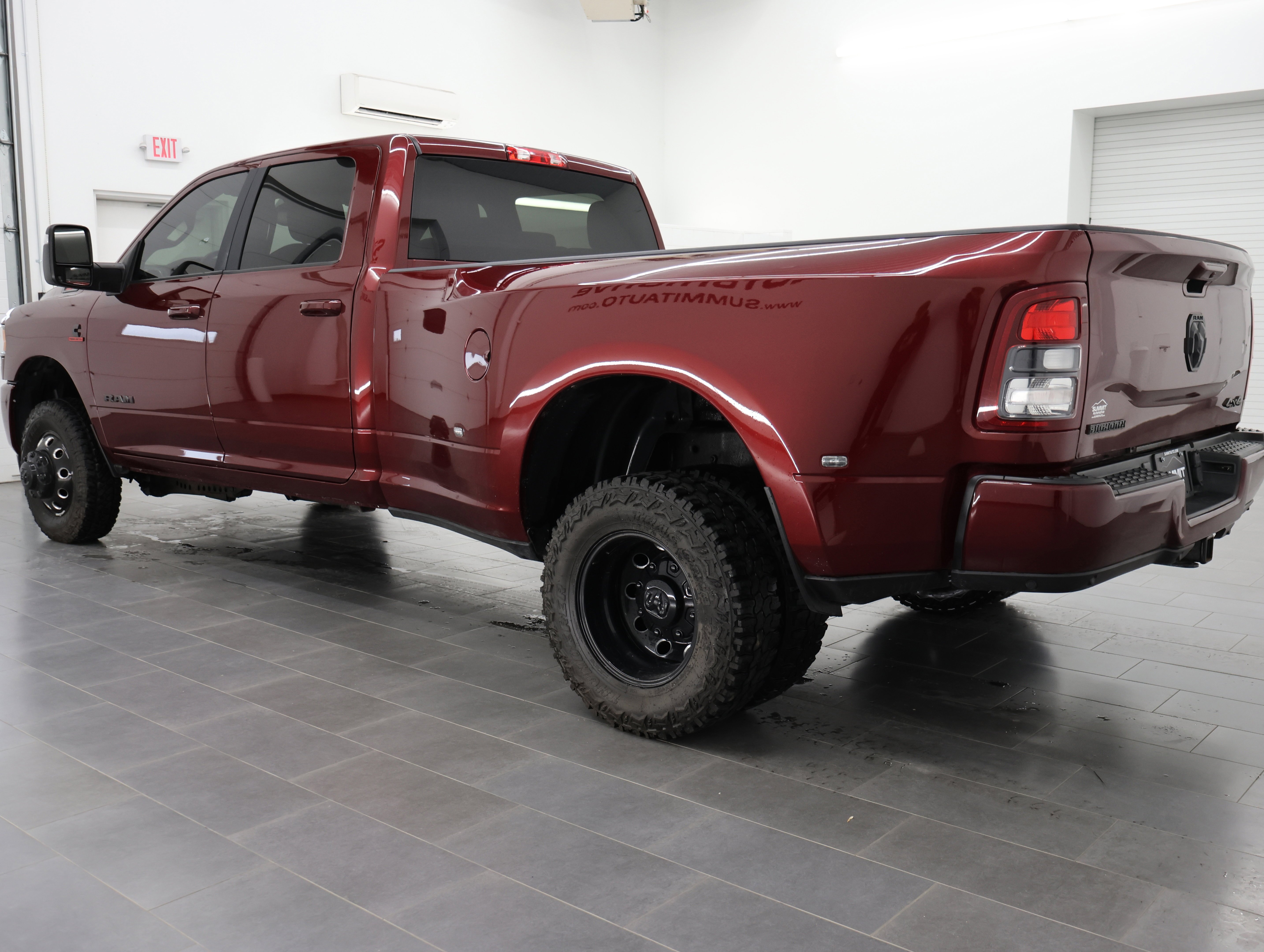 Used 2023 Delmonico Red Pearlcoat Ram 4x4 Crew Cab Big Horn DRW: CREW-LONG-DRW-BIG HORN LVL 1-NIGHT-6.7L DIESEL-NAV-4WD-1 OWNER image 6