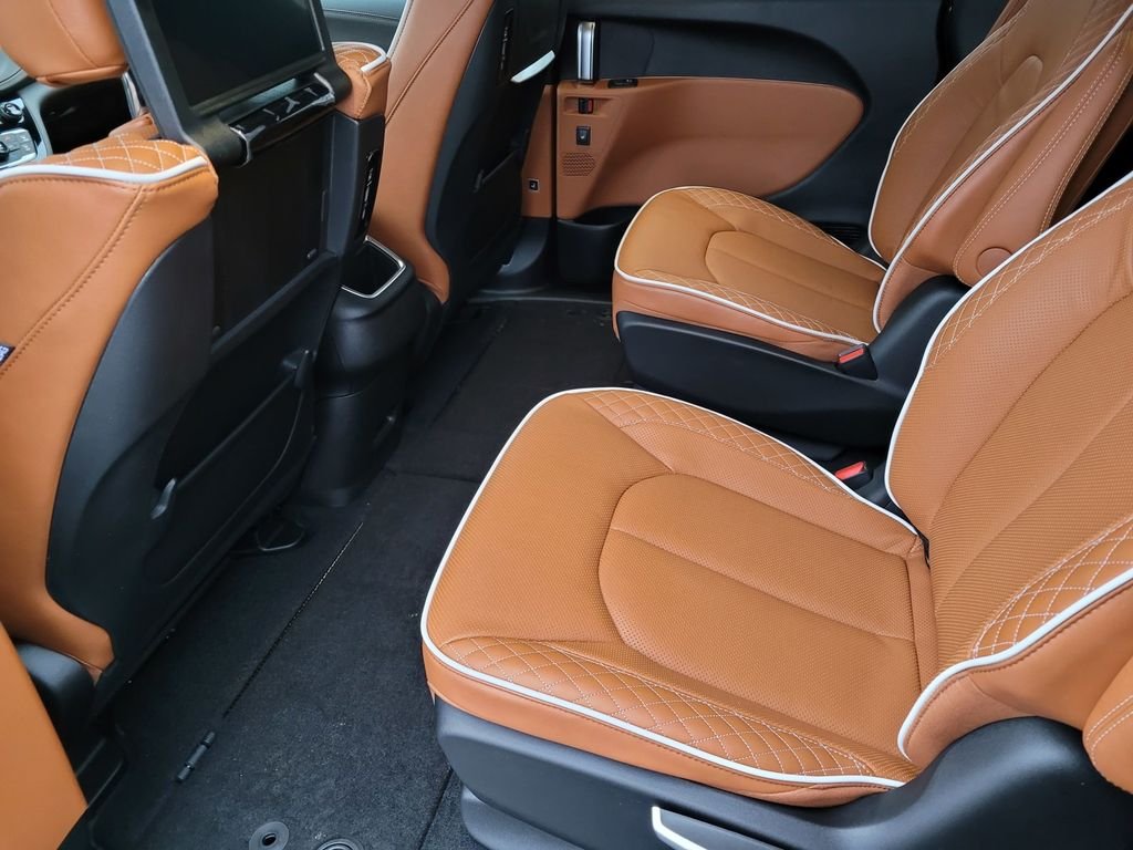 2026 Chrysler Pacifica Pinnacle - Photo 6