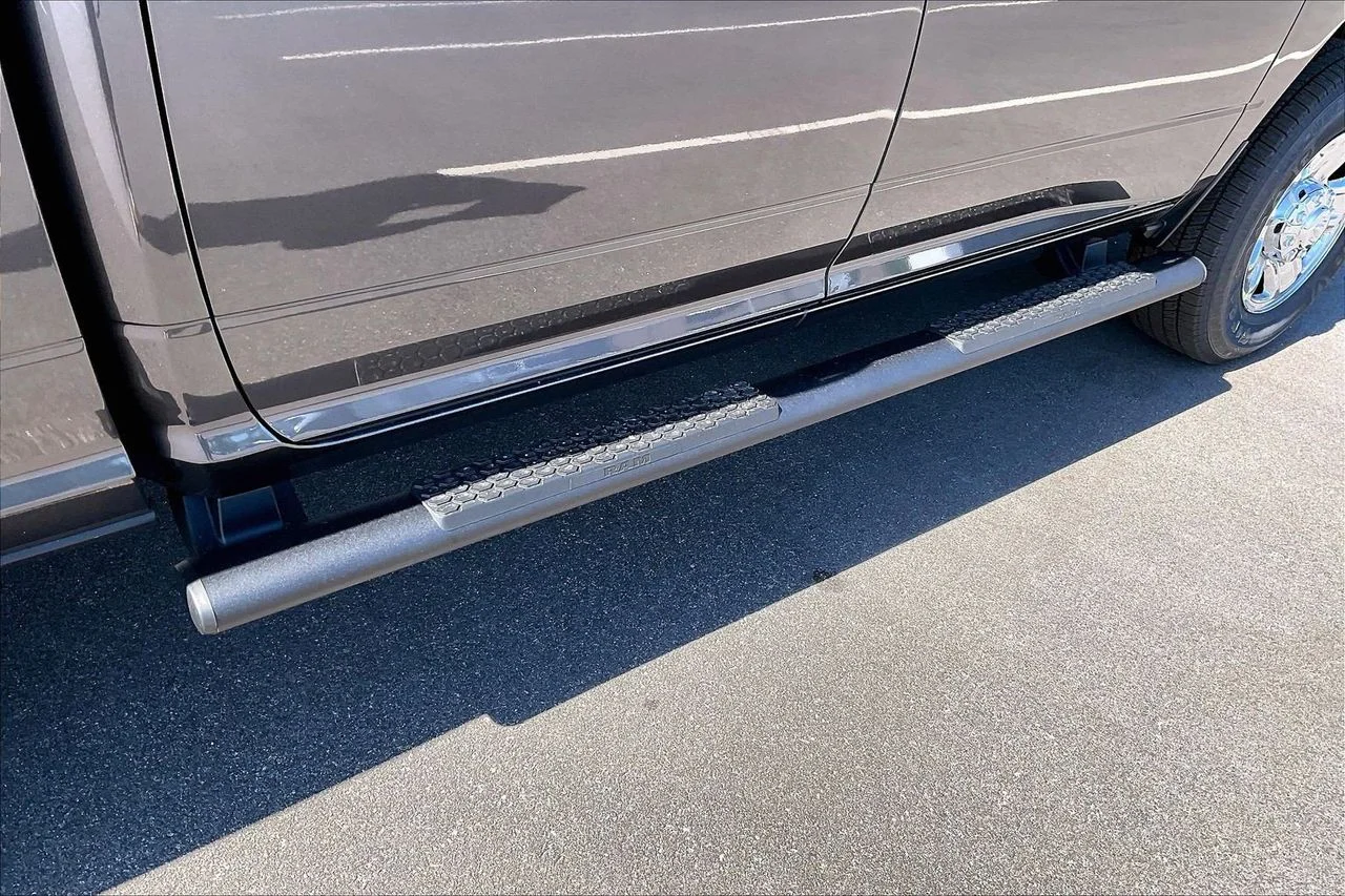New 2026 Granite Crystal Metallic Clear-Coat Exterior Paint RAM Tradesman image 9