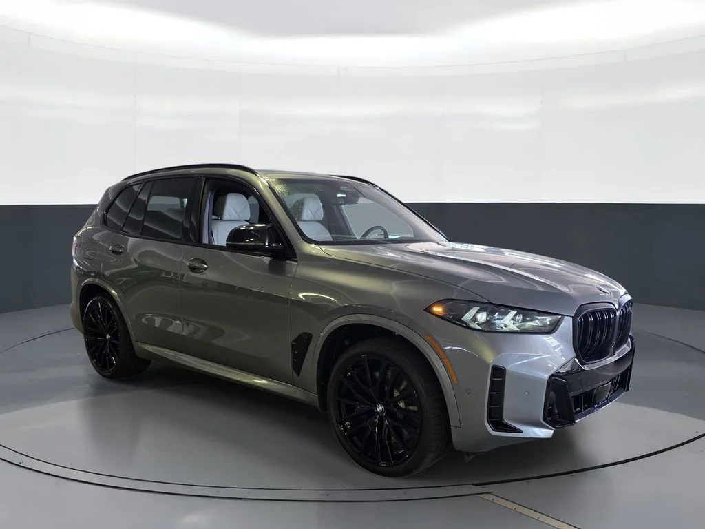 New 2026 Skyscraper Grey Metallic BMW M60i image 2