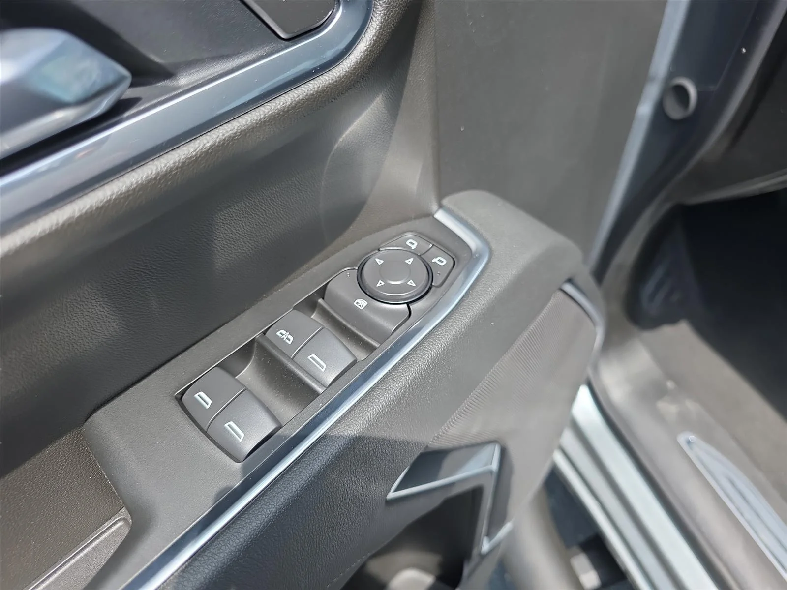 New 2026 Sterling Metallic GMC Elevation image 27